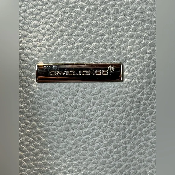 DAVID JONES Vegan leather tote bag in light grey. - Picture 3 of 9